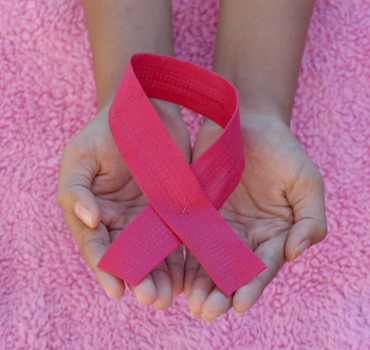 Femme seule atteinte d'un cancer pelvien
