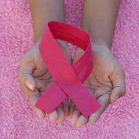 Femme seule atteinte d'un cancer pelvien