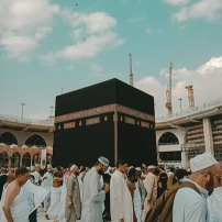Offrir 10 omra à 10 personnes dans le besoin 