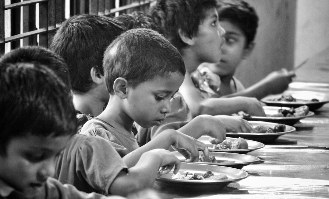  Ensemble pour offrir des repas aux orphelins
