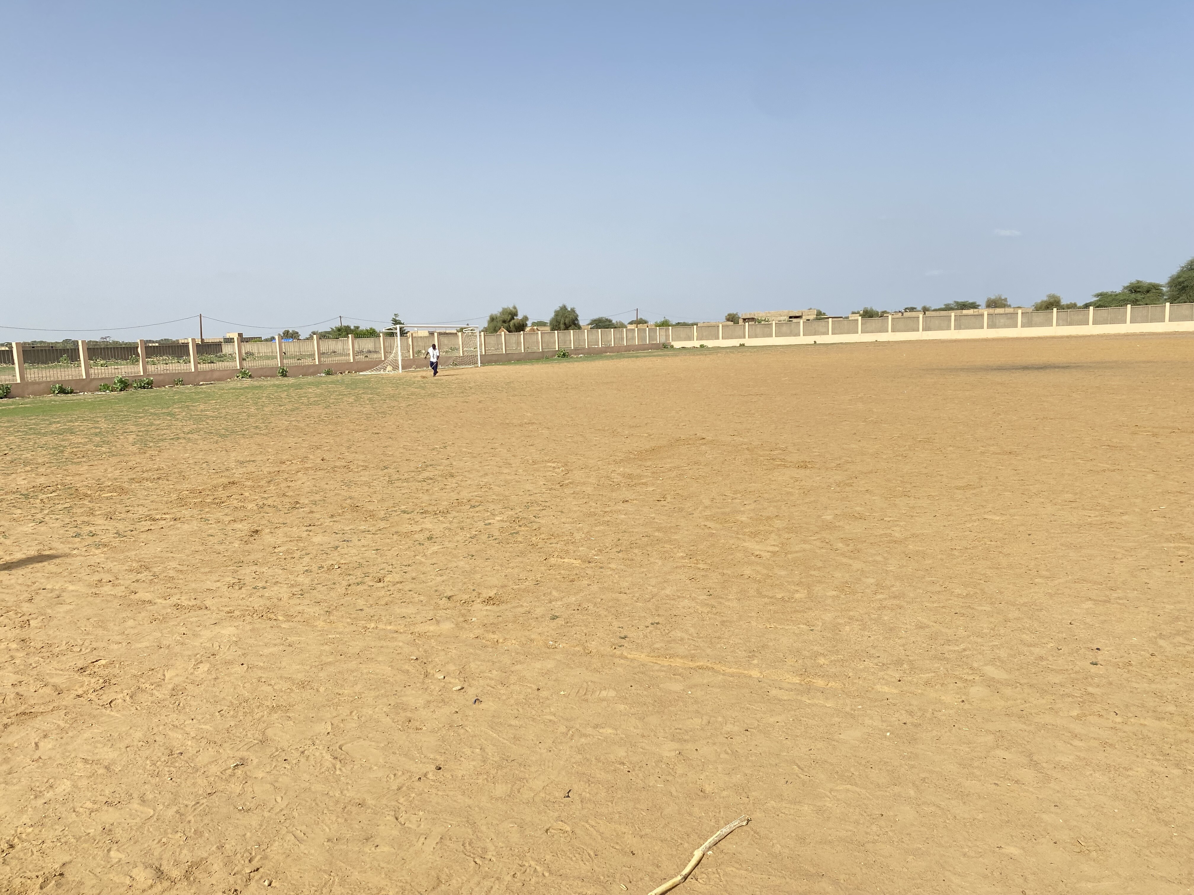 Aidons les jeunes de Haere Lao à construire leur terrain de football synthétique