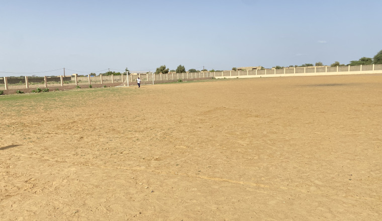 Aidons les jeunes de Haere Lao à construire leur terrain de football synthétique