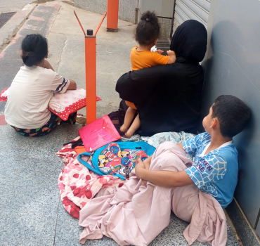Urgence vital : Maman atteinte d’un cancer et ses 3 enfants sans logement en algerie 