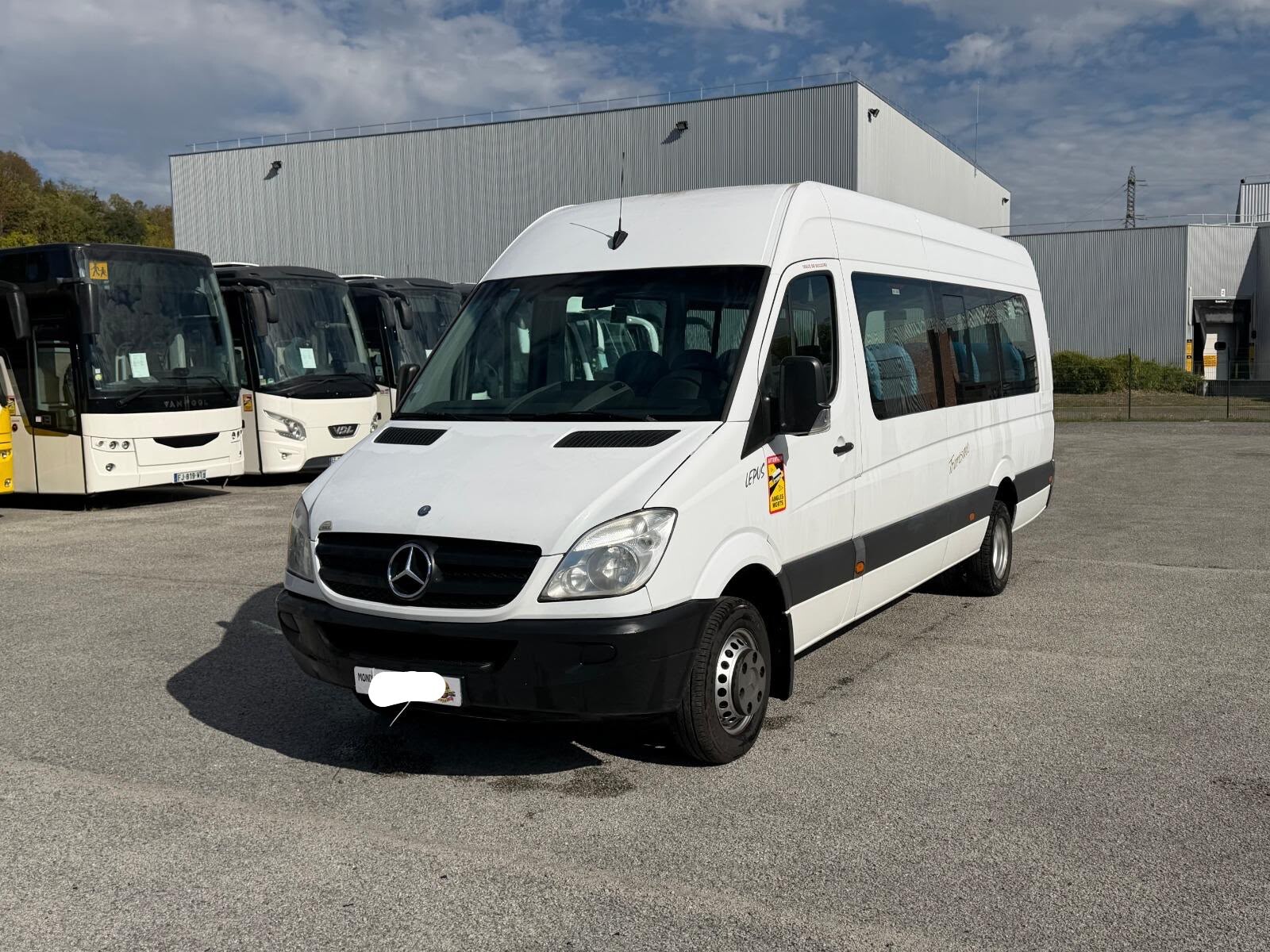 Un MINIBUS POUR LES ORPHELINS DE MAMA RAZIKA