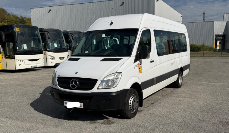 Un MINIBUS POUR LES ORPHELINS DE MAMA RAZIKA