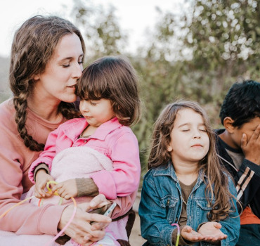 Famille  de trois enfant en détresse 