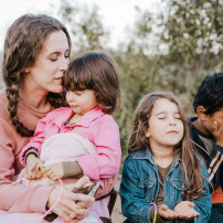 Famille  de trois enfant en détresse 